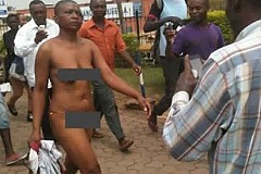 Cameroun : une grande Dame descend de sa voiture, se déshabille et marche toute nue pour protester contre…