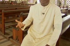 Après des altercations avec un Curé, une femme enceinte perd son Bébé. Après des altercations avec un Curé, une femme enceinte perd son Bébé.