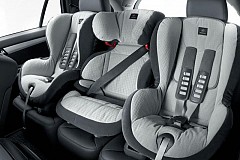 Le père tue ses filles car il n'avait pas de sièges bébé pour les transporter. Le père tue ses filles car il n'avait pas de sièges bébé pour les transporter.