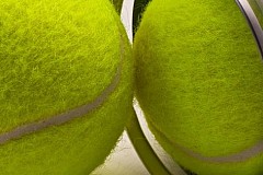 Le forcené maladroit se tire une balle dans les testicules. Le forcené maladroit se tire une balle dans les testicules.