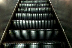 Son foulard reste coincé dans l'escalator du métro, elle meurt étranglée Son foulard reste coincé dans l'escalator du métro, elle meurt étranglée