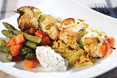 Brochettes de poulet, sauce au yaourt