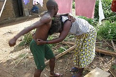 Abidjan: Il bat et déshabille sa femme pour avoir refusé le nom Gbagbo à son enfant !