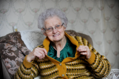 Elle porte le même gilet depuis 54 ans. Elle porte le même gilet depuis 54 ans.