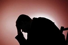 Nigeria : Il empoisonne son ex-petite amie qui venait de lui annoncer son futur mariage. Nigeria : Il empoisonne son ex-petite amie qui venait de lui annoncer son futur mariage.