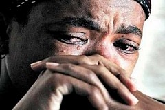 Découvrant que son Homme est à Abobo, pas en Europe, une Femme tente de se suicider Découvrant que son Homme est à Abobo, pas en Europe, une Femme tente de se suicider