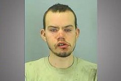 Frustré, il mord le facteur à la jambe plusieurs fois Frustré, il mord le facteur à la jambe plusieurs fois