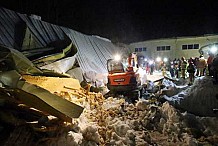 Corée du Sud: Un immeuble s'effondre sous le poids de la neige