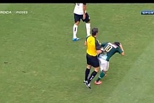 (Vidéo) Un arbitre met un coup de tête à un joueur