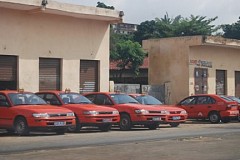 Treichville: Deux homosexuels s'embrassant dans un taxi, le chauffeur descend pour les tabasser Treichville: Deux homosexuels s'embrassant dans un taxi, le chauffeur descend pour les tabasser