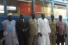 La Première dame de Côte d'Ivoire offre un bibliobus à la municipalité de Korhogo