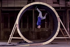 (Vidéo) Il réussit un looping intégral en courant (Vidéo) Il réussit un looping intégral en courant