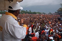 Ambiance festive dans les rues d'Abidjan pour accueillir Alassane Ouattara