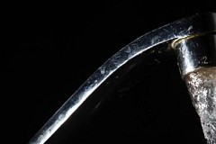 Licencié pour avoir refusé de couper l'eau à des familles pauvres Licencié pour avoir refusé de couper l'eau à des familles pauvres