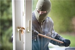 Le policier était en fait un cambrioleur, sa victime une policière Le policier était en fait un cambrioleur, sa victime une policière
