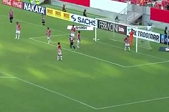 (Vidéo) But contre son camp: le défenseur Izaldo tenait vraiment à faire perdre son équipe (Vidéo) But contre son camp: le défenseur Izaldo tenait vraiment à faire perdre son équipe