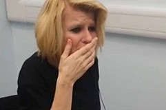 (Vidéo) Elle entend pour la première fois de sa vie (Vidéo) Elle entend pour la première fois de sa vie