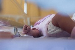 Ils découvrent 8 aiguilles dans le corps d'un bébé Ils découvrent 8 aiguilles dans le corps d'un bébé