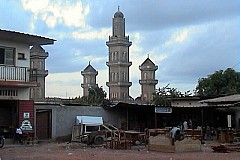 Odienné : Une fillette de 11ans donnée en mariage à un jeune de 28 ans
Odienné : Une fillette de 11ans donnée en mariage à un jeune de 28 ans