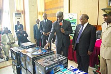 Réconciliation nationale: Le district d’Abidjan fait don de 13 ordinateurs à la CDVR