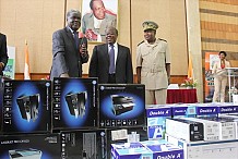 Au nom du chef de l’état : Beugré Mambé offre du matériel informatique à la CDVR