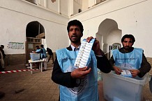 Afghanistan: Un camion rempli de bulletins de vote explose