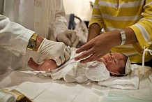 Un rabbin rate la circoncision et coupe le pénis d'un bébé