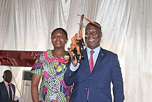 Le ministre ivoirien de la culture et de la francophonie primé par les artisans du Cameroun