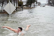 Baignade dans les rues inondées de Saint-Clet