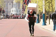 Il court deux fois le marathon de Londres avec un frigo sur le dos