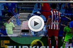 (Vidéo): Il montre ses fesses et fait rater un pénalty (Vidéo): Il montre ses fesses et fait rater un pénalty