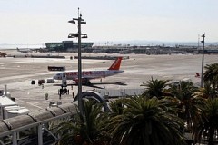 Transexuelle, elle tente de contaminer des policiers avec le virus du sida
Transexuelle, elle tente de contaminer des policiers avec le virus du sida