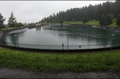 Il urine dans de l'eau potable et met la ville à sec Il urine dans de l'eau potable et met la ville à sec