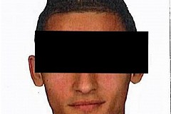 Un père poignarde sa fille au sein gauche car le fiancé de sa fille est … Un père poignarde sa fille au sein gauche car le fiancé de sa fille est …