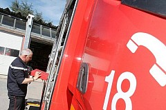 Dordogne : ivre, il est réveillé par les pompiers après un accident