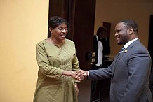  Aïchatou Mindaoudou et Soro Guillaume discutent de la situation sociopolitique