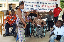 Manifestation des handicapés devant la présidence ivoirienne pour réclamer leur intégration à la Fonction publique 