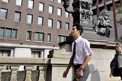 Japon: Un banquier perd plus d'un million et se suicide Japon: Un banquier perd plus d'un million et se suicide