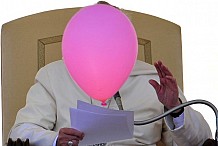 Quand un ballon trouble le discours du pape