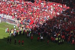 Une tribune s'écroule à Osasuna-Betis Une tribune s'écroule à Osasuna-Betis