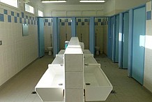 Royaume-Uni: le proviseur filmait ses élèves dans les toilettes