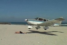(Vidéo) Un avion manque d'écraser un touriste allongé sur la plage
