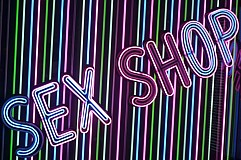 Dérangé durant son vol, il lance des sextoys sur la gérante du magasin Dérangé durant son vol, il lance des sextoys sur la gérante du magasin