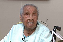 A 111 ans, elle reçoit son diplôme de fin de scolarité A 111 ans, elle reçoit son diplôme de fin de scolarité