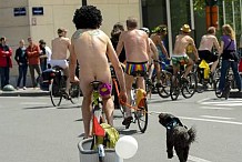 Cyclistes tout nus dans les rues de Bruxelles