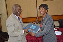 Cérémonie de remise de dons: le président de la République offre livres et médicaments à l’université et au chu de cocody