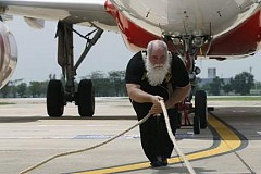 Un Canadien tire un Airbus A320 sur plus de 20 mètres Un Canadien tire un Airbus A320 sur plus de 20 mètres