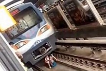 Chine: Une femme enceinte tombe sur les rails du métro... qui s'arrête juste à temps