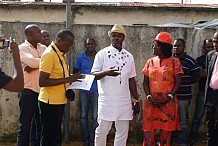 Réhabilitation communautaire : Koné Mariatou visite le chantier du foyer des jeunes d’Attécoubé