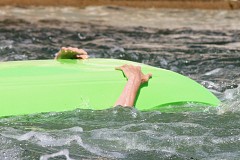 Accident de kayak: un père et son fils se noient dans un étang Accident de kayak: un père et son fils se noient dans un étang